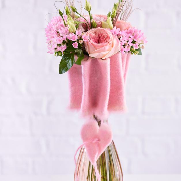 Lehner 100% Wool STYLIT Valentines Day Franzi Felt pink flower bouquet Lily Beelen DIY Florist